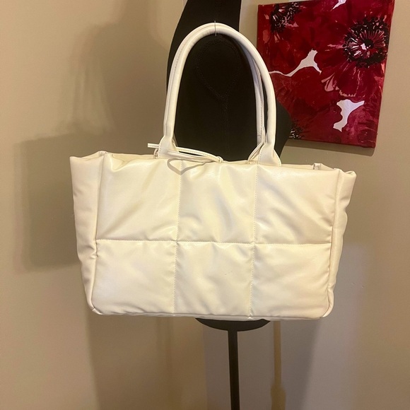 NWT Ultra Puffer Tote Bag in Cream - Picture 1 of 8